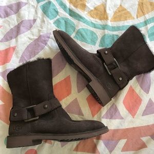 NWT UGG CHOCOLATE CEDRIC